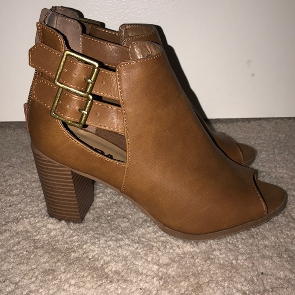Francesca's Collections Shoes - Francesca’s Size 7 Block Heel Shoes